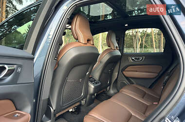Внедорожник / Кроссовер Volvo XC60 2021 в 
