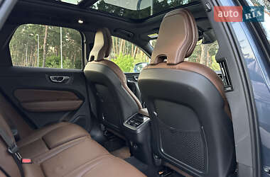 Внедорожник / Кроссовер Volvo XC60 2021 в 