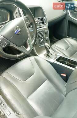 Внедорожник / Кроссовер Volvo XC60 2015 в 