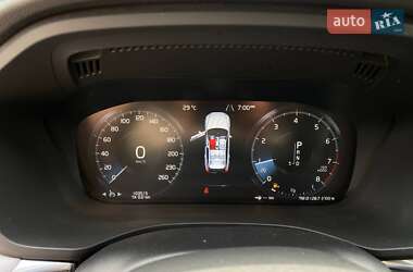 Внедорожник / Кроссовер Volvo XC60 2019 в 