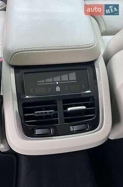 Внедорожник / Кроссовер Volvo XC60 2020 в 
