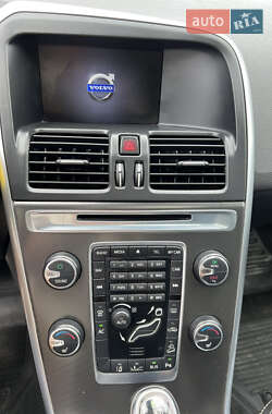 Внедорожник / Кроссовер Volvo XC60 2013 в 