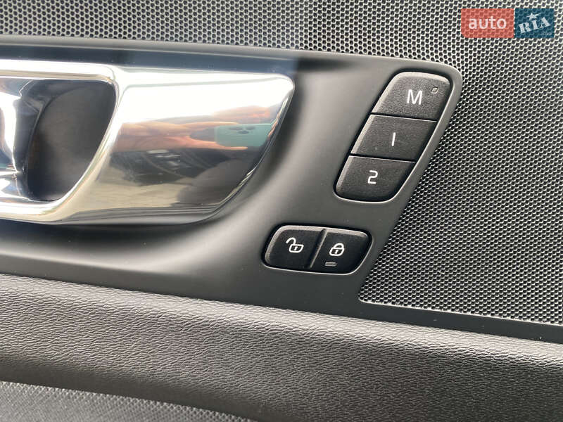 Внедорожник / Кроссовер Volvo XC60 2020 в Луцке