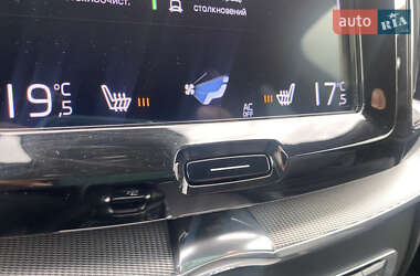 Внедорожник / Кроссовер Volvo XC60 2020 в 