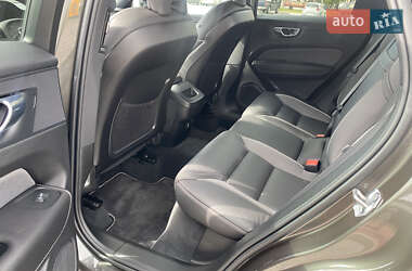 Внедорожник / Кроссовер Volvo XC60 2020 в 