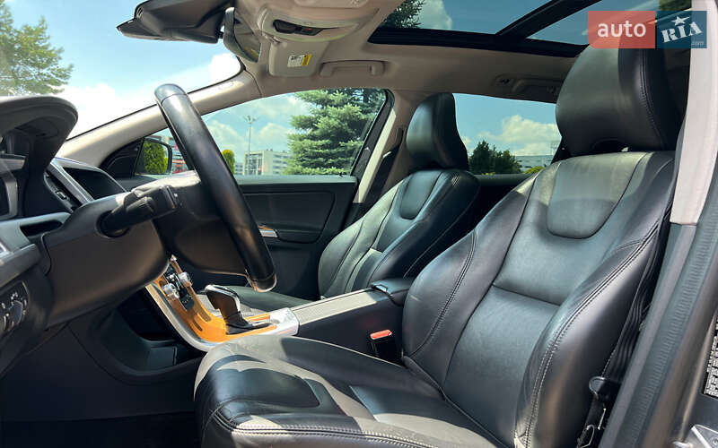 Позашляховик / Кросовер Volvo XC60 2017 в Львові