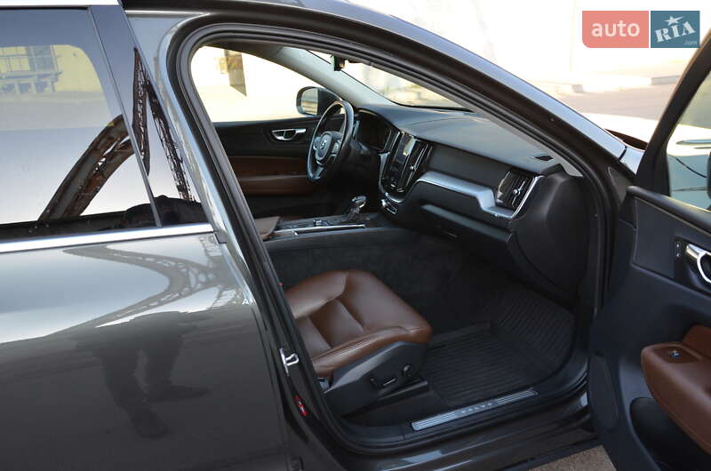 Внедорожник / Кроссовер Volvo XC60 2018 в Киеве фото 39 Внедорожник / Кроссовер Volvo XC60 2018 в Киеве