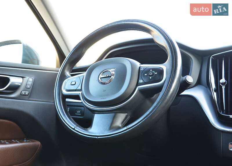 Внедорожник / Кроссовер Volvo XC60 2018 в Киеве фото 29 Внедорожник / Кроссовер Volvo XC60 2018 в Киеве