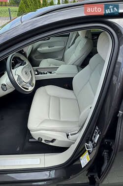 Внедорожник / Кроссовер Volvo XC60 2021 в 