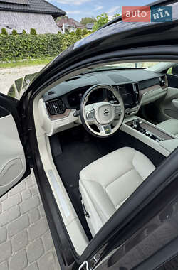 Внедорожник / Кроссовер Volvo XC60 2021 в 