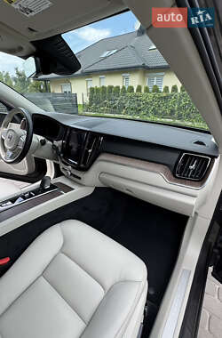 Внедорожник / Кроссовер Volvo XC60 2021 в 