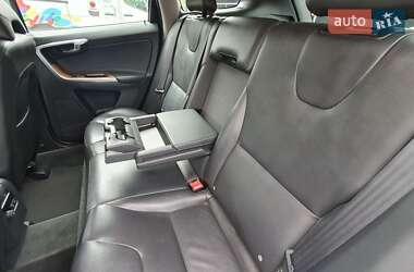 Внедорожник / Кроссовер Volvo XC60 2016 в 