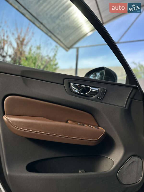 Позашляховик / Кросовер Volvo XC60 2017 в Києві