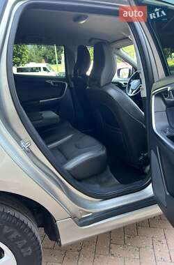 Внедорожник / Кроссовер Volvo XC60 2015 в 