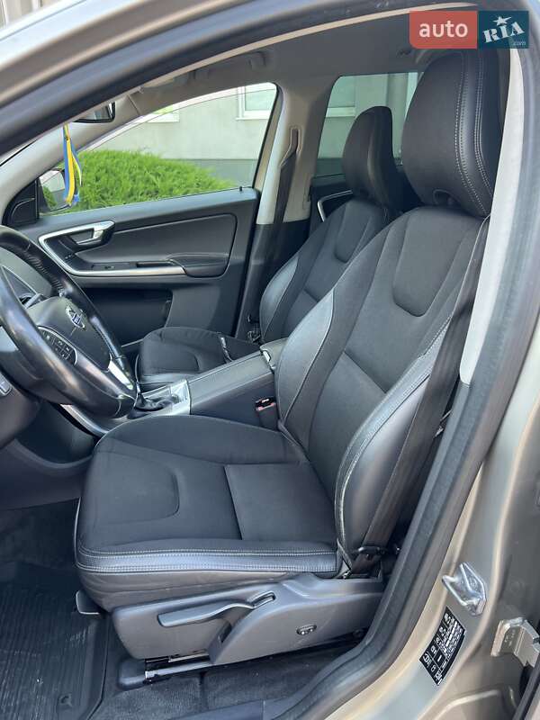 Внедорожник / Кроссовер Volvo XC60 2015 в Кременчуге фото 15 Внедорожник / Кроссовер Volvo XC60 2015 в Кременчуге
