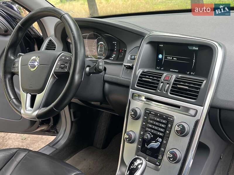 Внедорожник / Кроссовер Volvo XC60 2016 в Киеве