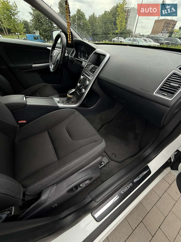 Внедорожник / Кроссовер Volvo XC60 2014 в Ровно