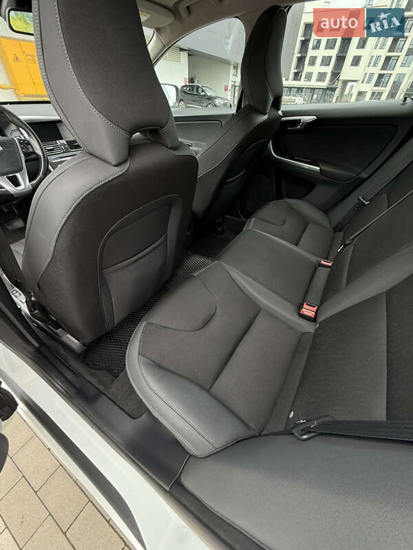 Внедорожник / Кроссовер Volvo XC60 2014 в Ровно