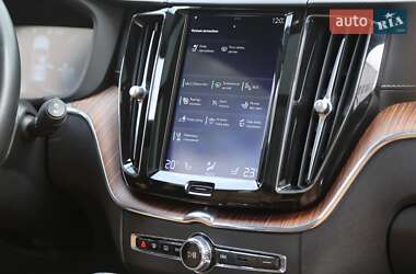 Внедорожник / Кроссовер Volvo XC60 2020 в 