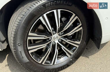 Внедорожник / Кроссовер Volvo XC60 2021 в 