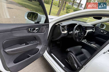 Внедорожник / Кроссовер Volvo XC60 2021 в 