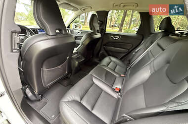 Внедорожник / Кроссовер Volvo XC60 2021 в 