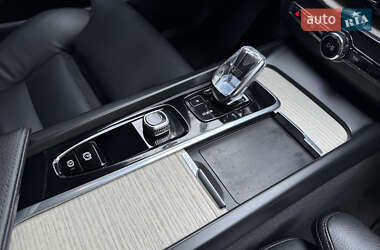 Внедорожник / Кроссовер Volvo XC60 2021 в 