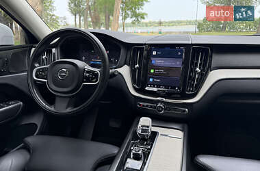 Внедорожник / Кроссовер Volvo XC60 2021 в 
