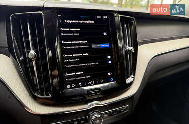 Внедорожник / Кроссовер Volvo XC60 2021 в 