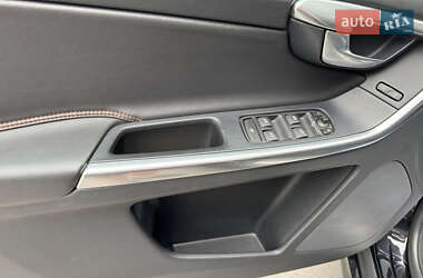 Внедорожник / Кроссовер Volvo XC60 2015 в 