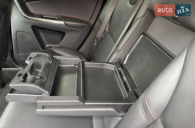 Внедорожник / Кроссовер Volvo XC60 2015 в 