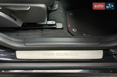 Внедорожник / Кроссовер Volvo XC60 2015 в 