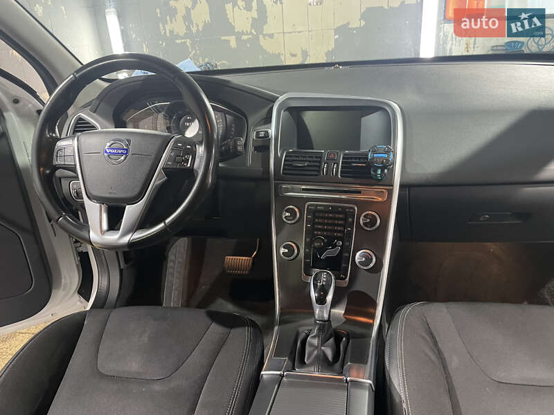 Внедорожник / Кроссовер Volvo XC60 2016 в Буче