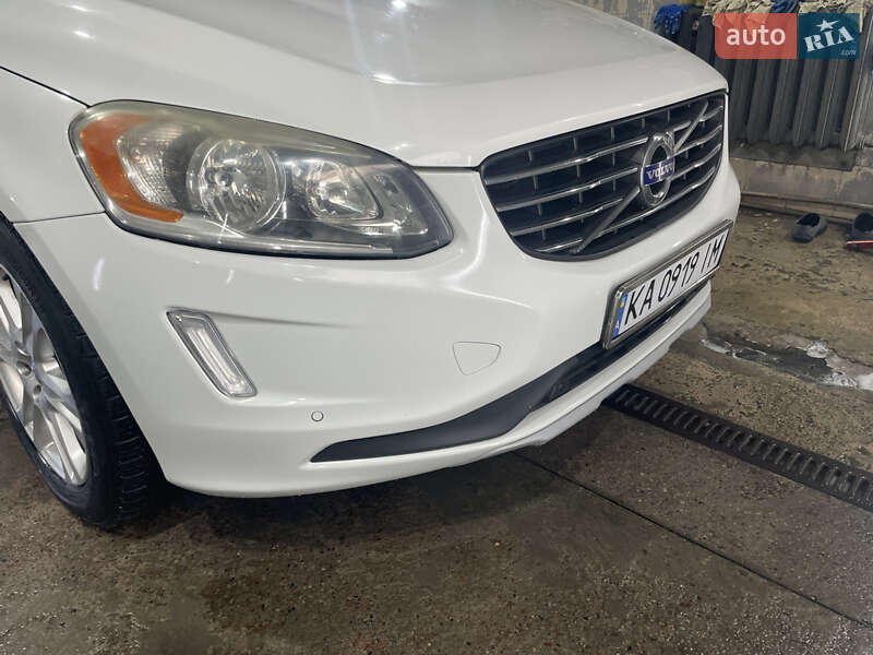 Внедорожник / Кроссовер Volvo XC60 2016 в Буче