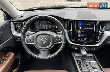 Внедорожник / Кроссовер Volvo XC60 2018 в 