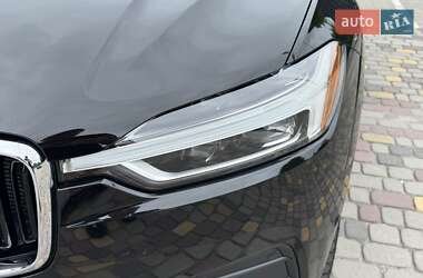 Внедорожник / Кроссовер Volvo XC60 2018 в 