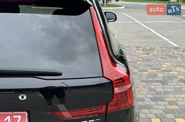 Внедорожник / Кроссовер Volvo XC60 2018 в 