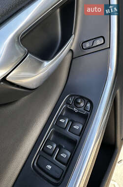 Внедорожник / Кроссовер Volvo XC60 2015 в 