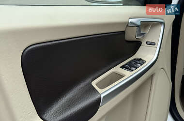 Внедорожник / Кроссовер Volvo XC60 2012 в 