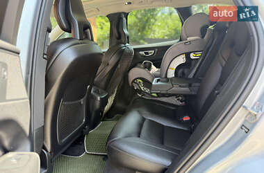 Внедорожник / Кроссовер Volvo XC60 2017 в 