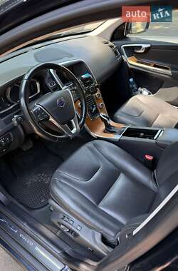 Позашляховик / Кросовер Volvo XC60 2017 в 