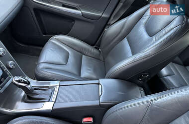 Внедорожник / Кроссовер Volvo XC60 2013 в 
