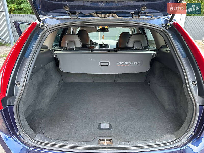 Внедорожник / Кроссовер Volvo XC60 2014 в Сарнах