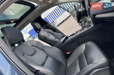 Внедорожник / Кроссовер Volvo XC60 2017 в 