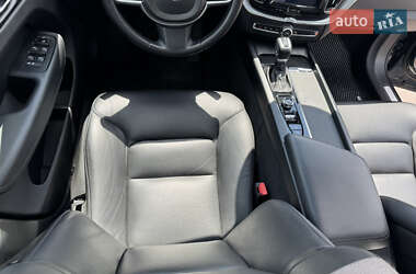 Внедорожник / Кроссовер Volvo XC60 2017 в 
