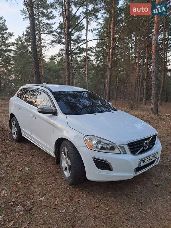 Внедорожник / Кроссовер Volvo XC60 2010 в 