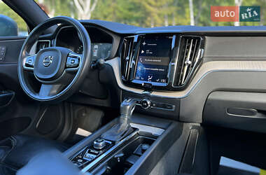 Внедорожник / Кроссовер Volvo XC60 2018 в 