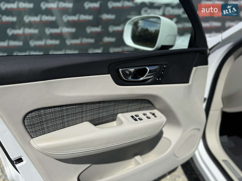 Внедорожник / Кроссовер Volvo XC60 2017 в Каменец-Подольском