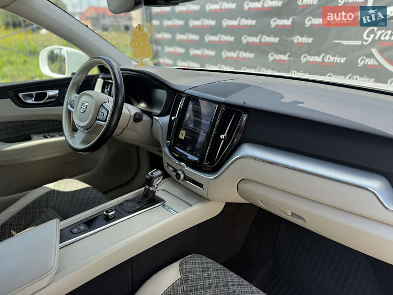 Внедорожник / Кроссовер Volvo XC60 2017 в Каменец-Подольском