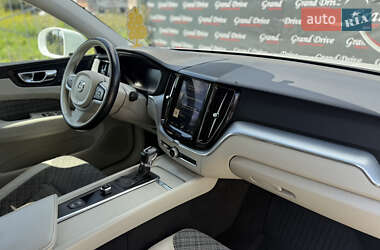 Внедорожник / Кроссовер Volvo XC60 2017 в 